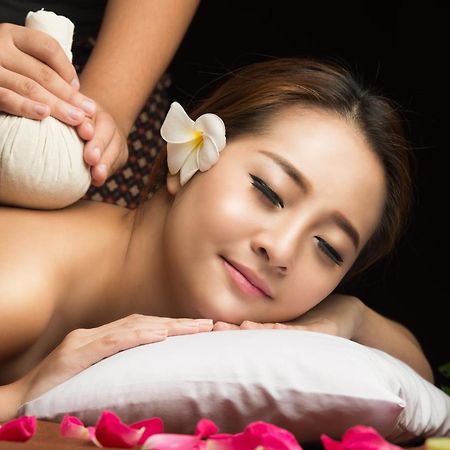 Outrigger Surin Beach Resort - Sha Extra Plus エクステリア 写真 Thai herbal compress massage