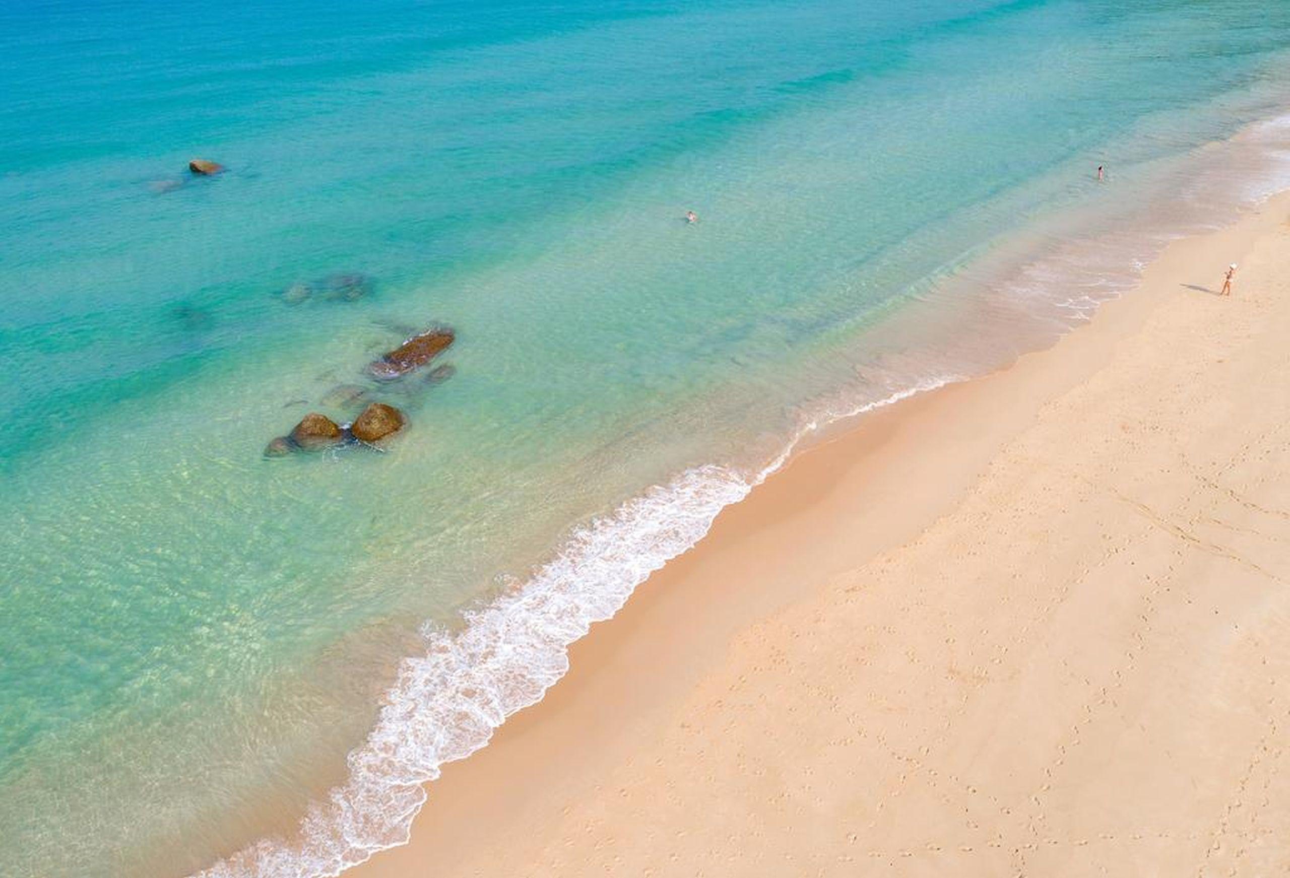 Outrigger Surin Beach Resort - Sha Extra Plus エクステリア 写真 Beach at the island of Providência