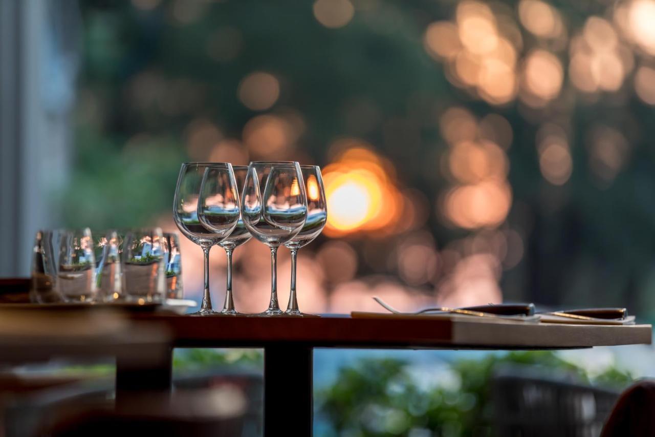 Outrigger Surin Beach Resort - Sha Extra Plus エクステリア 写真 Wine glasses