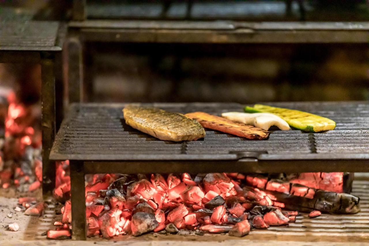 Outrigger Surin Beach Resort - Sha Extra Plus エクステリア 写真 Fish and vegetables on a grill