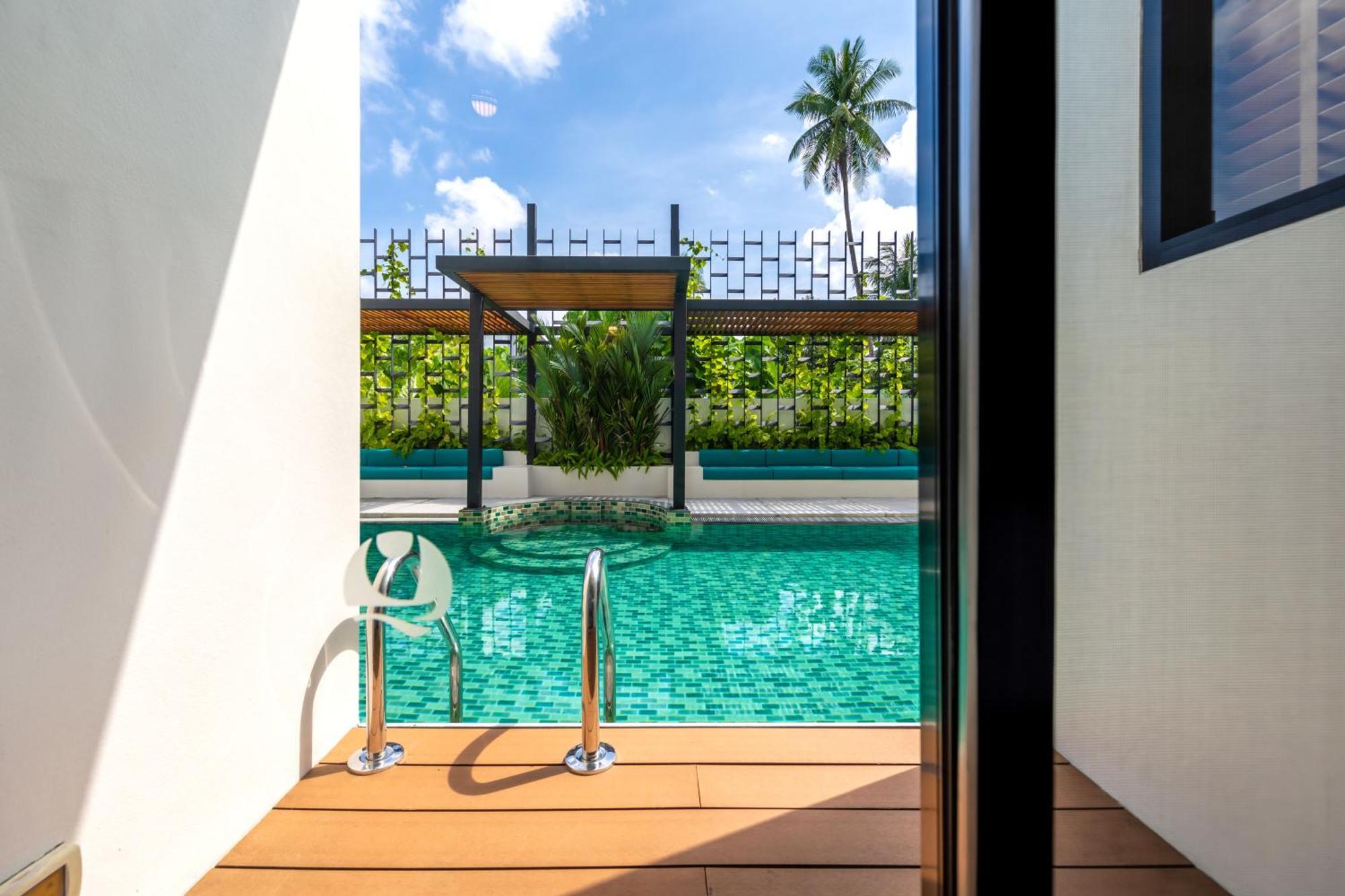 Outrigger Surin Beach Resort - Sha Extra Plus 部屋 写真 The swimming pool at the hotel